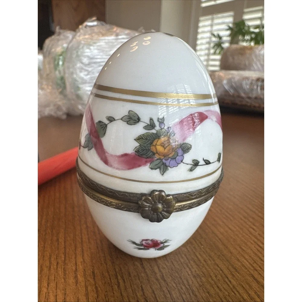 Meissen Style Egg Trinket Box Floral Porcelain Hinged Brass‎ Mount 3